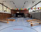 Vorbereitung der Bühne: Unsere Turnhalle wird zur Konzertbühne für „Rhythm and Dance“.