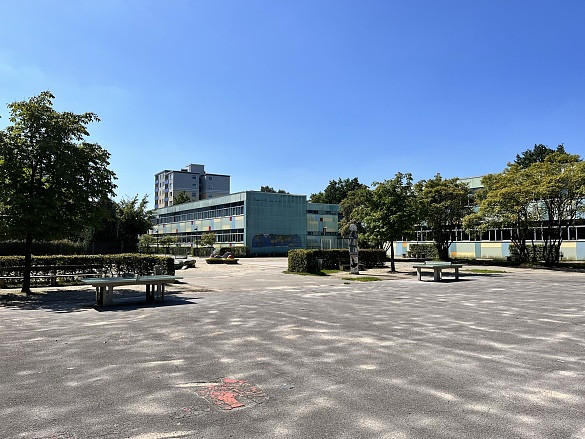 Einblicke auf den Schulhof