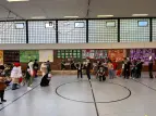 Die Kinder verwandelten sich in Bauersleute und zeigten eindrucksvoll das Leben vergangener Zeiten.